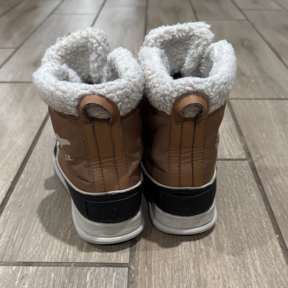 Sorel Women's Explorer Carnival Waterproof Boot size 7 - Picture 5 of 8